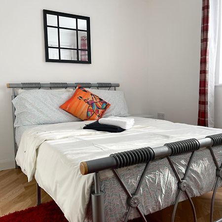 Eldridge Court Apartment Dagenham Bagian luar foto